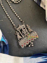 Silver Look Alike Pendant Chain -Palanquin-Red-S722